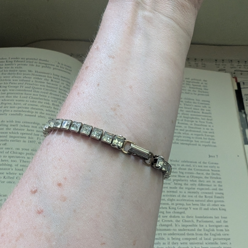 Elegant Silver Rhinestone Bracelet - Picture 11 of 12